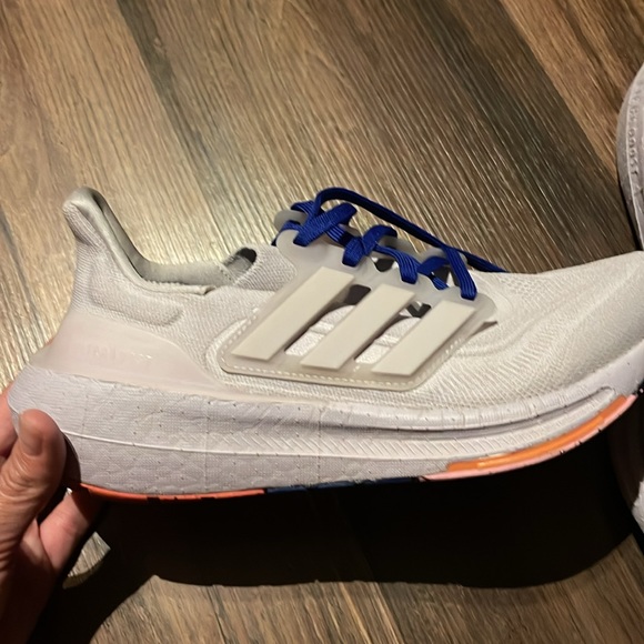 Ultraboost Light - Picture 2 of 6